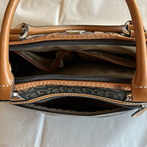 Giani Bernini
Block Signature Dome Satchel - Picture 7 of 7